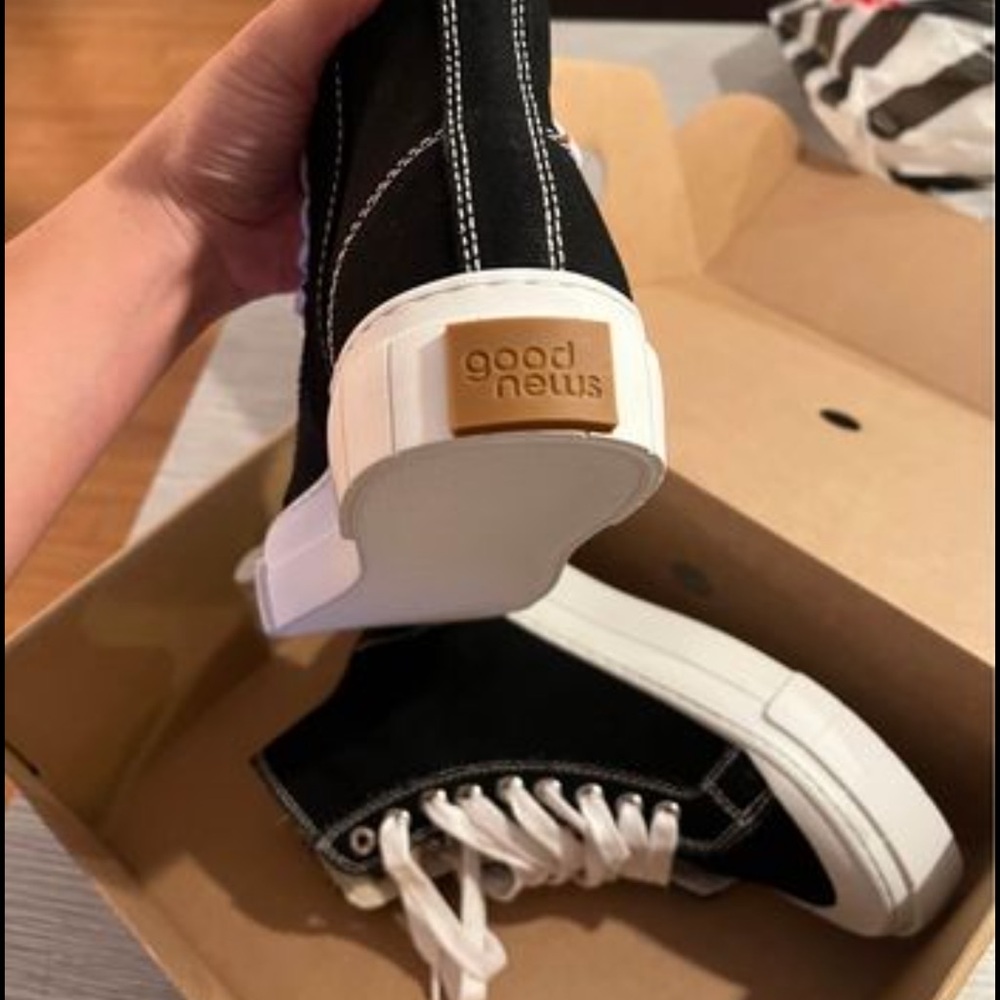GOOD NEWS SNEAKERS - BRAND NEW